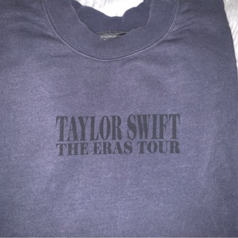 TAYLOR SWIFT ERAS TOUR LARGE BLUE CREWNECK SWEATSHIRT with TAG and BAG